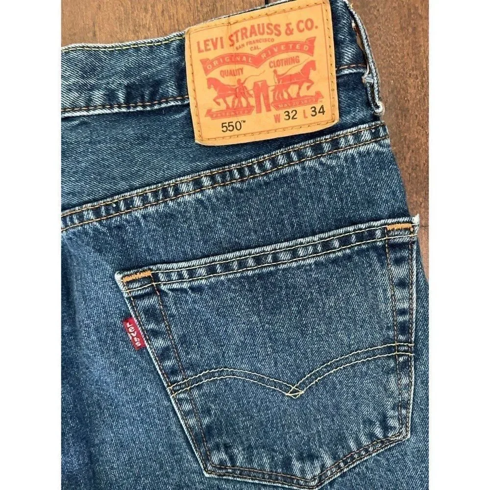 Levis 550 Relaxed Straight Leg Medium Wash Zipper Fly 32x34